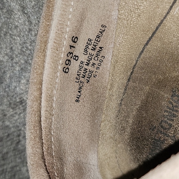 Women's Minnetonka moccasins - size 8 - Picture 4 of 8